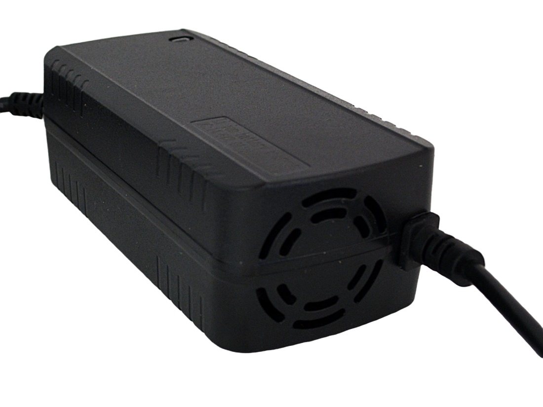 CC/CV-Batterieladegerät für LifePO4 Batterien mit 2A Ladestrom 14,6V automatisch